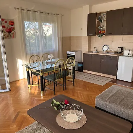 Porodicni Apartman Igalo Exterior photo