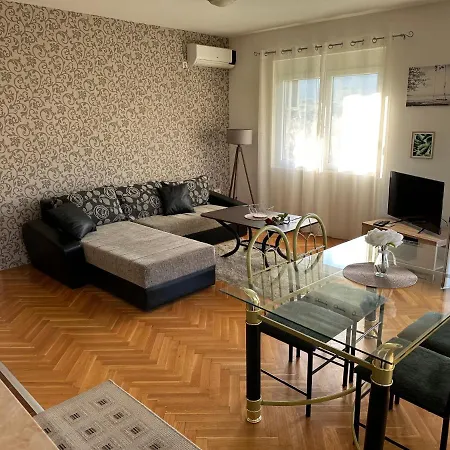 Porodicni Apartman Igalo Exterior photo